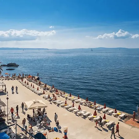 Butterfly With Sea View ספליט