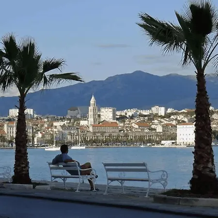 Butterfly With Sea View דירה