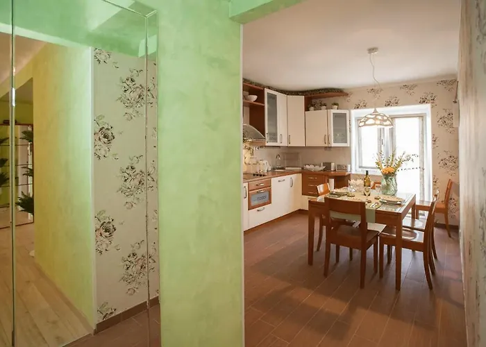 Butterfly With Sea View Apartment